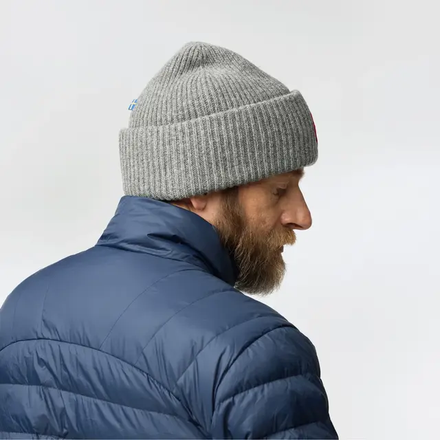 Fjällräven 1960 Logo Hat Dark Navy Robust strikkelue i lammeull 