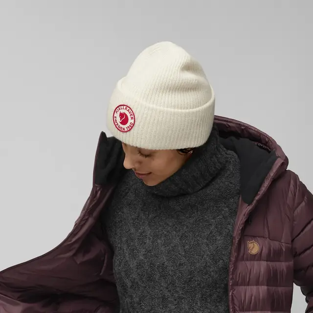 Fjällräven 1960 Logo Hat Grey Robust strikkelue i lammeull 