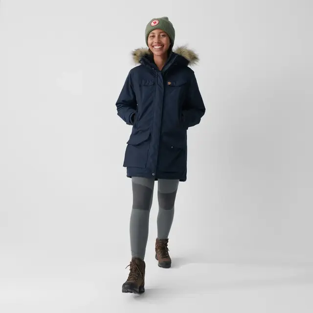 Fjällräven Nuuk Parka W Black S Komfortabel og varm parkas til dame 