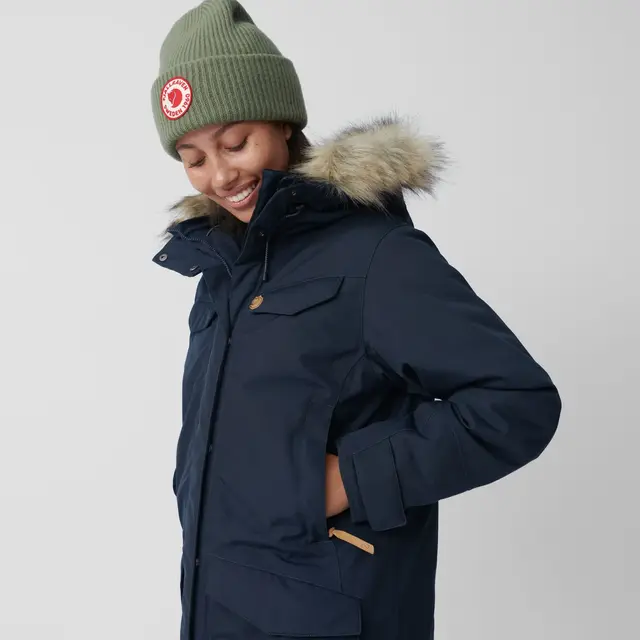 Fjällräven Nuuk Parka W Black S Komfortabel og varm parkas til dame 