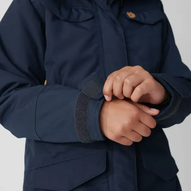 Fjällräven Nuuk Parka W Black S Komfortabel og varm parkas til dame 