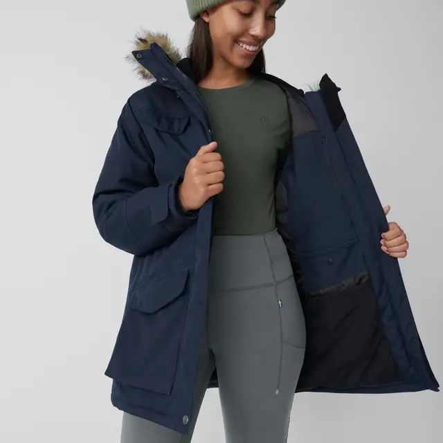 Fjällräven Nuuk Parka W Black S Komfortabel og varm parkas til dame 