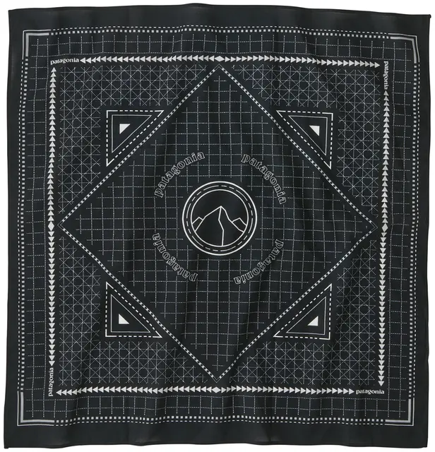 Patagonia Bandana Mountain Grid Black Anvendelig bandana av organisk bomull 